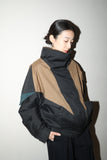 c80’s bicolor volume neck blouson